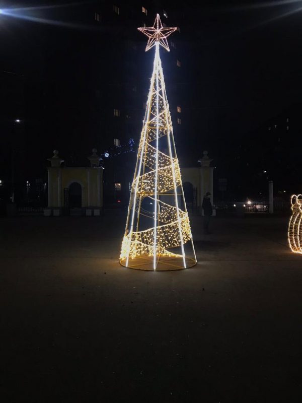 Световая елка высотой 6 метров 
